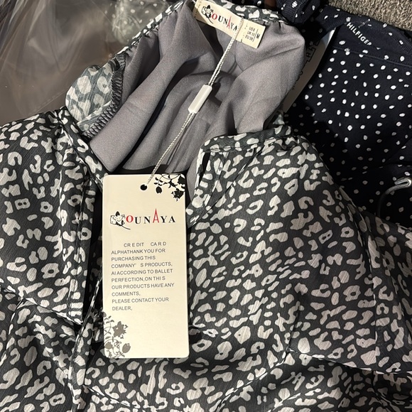 New with tag Ounaya M women blouse flowing sleeves sheer with lining - Picture 8 of 8